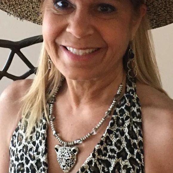 Happy Holidays from Christine, this sites Posher. - Picture 2 of 2